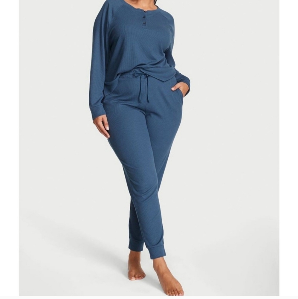 Victoria's Secret 2 piece jogger / lounge set